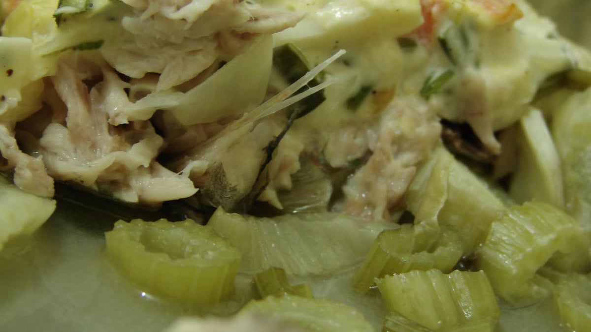 Peixe espalmado com legumes