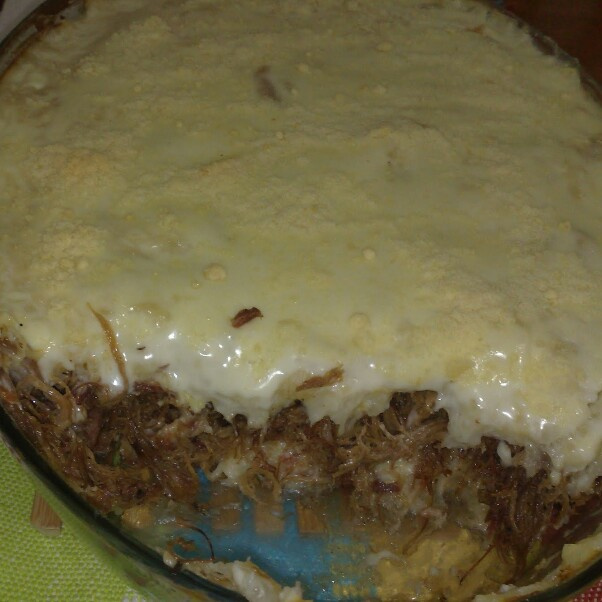 Escondidinho de carne de sol