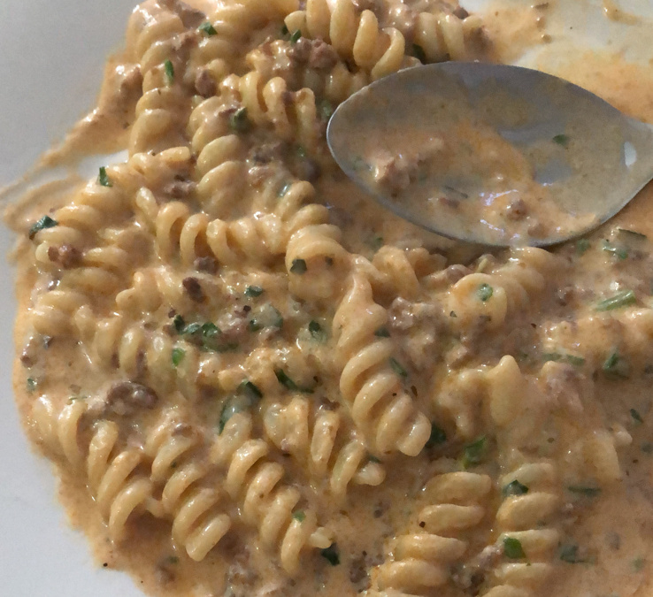 Macarrão de panela de pressão fácil e gostoso