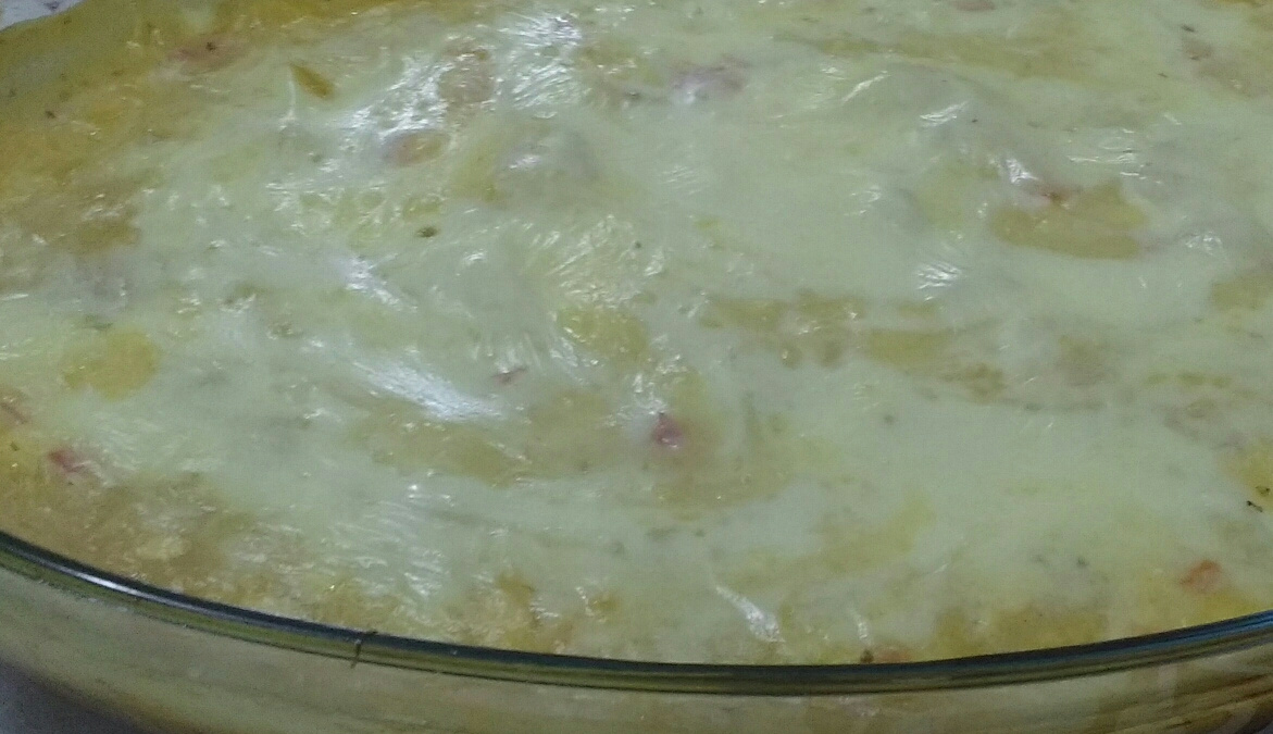 Escondidinho de presunto e queijo