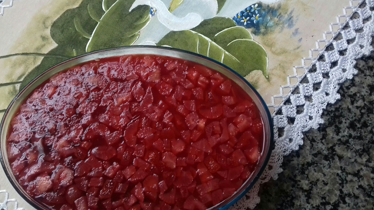 Torta de morango com gelatina