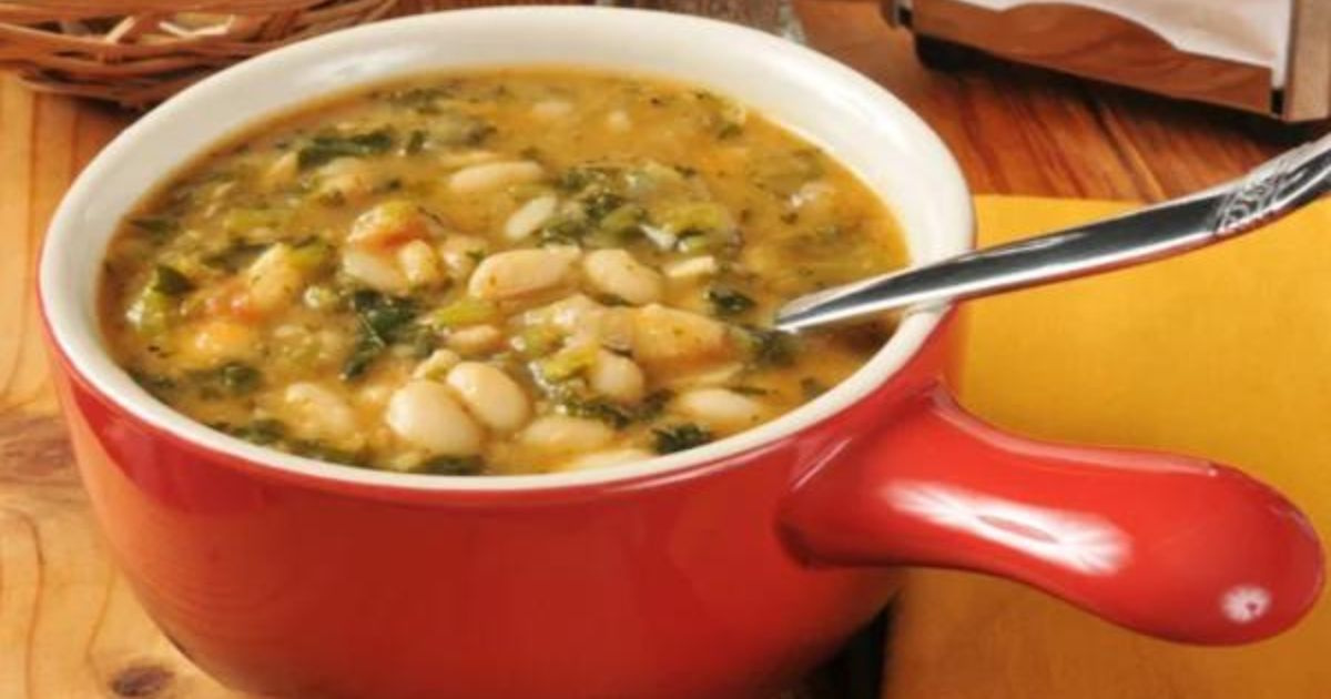 Sopa de feijão com macarrão