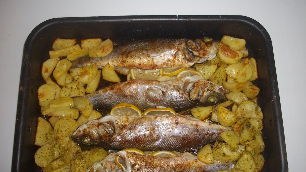 Robalos ao forno com batatas
