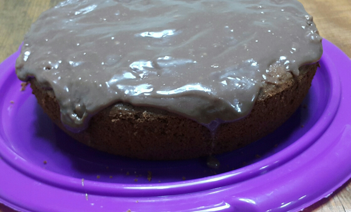 Bolo de chocolate na panela de pressão elétrica