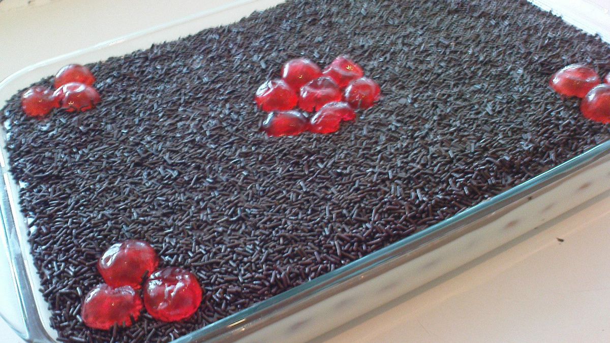 Pavê de creme de chocolate branco e brigadeiro