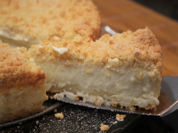 Torta cremosa com farofa crocante