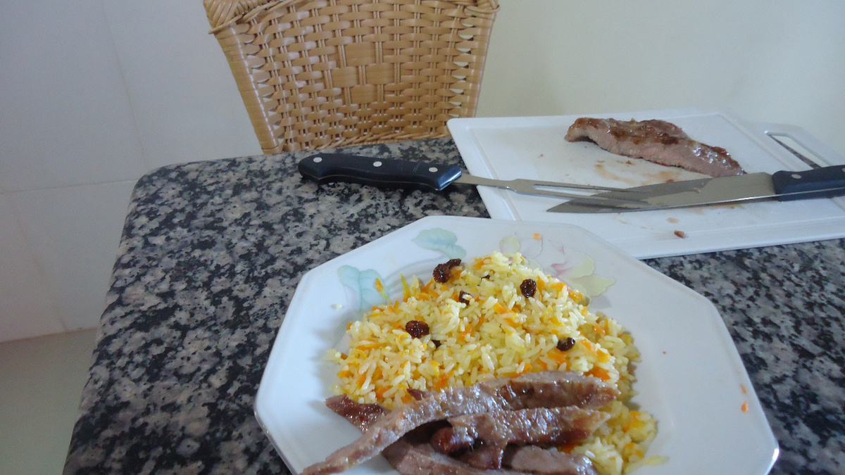 Arroz com cenoura e passas