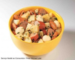 Salada de batata e salsicha