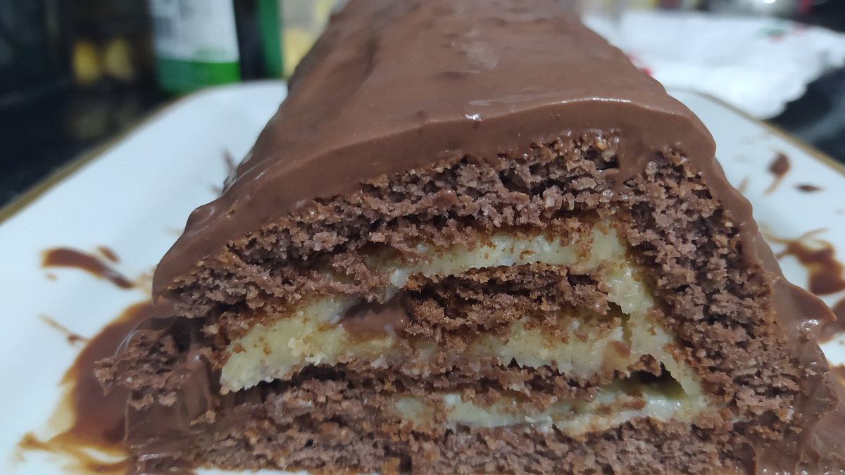 Rocambole de chocolate gelado