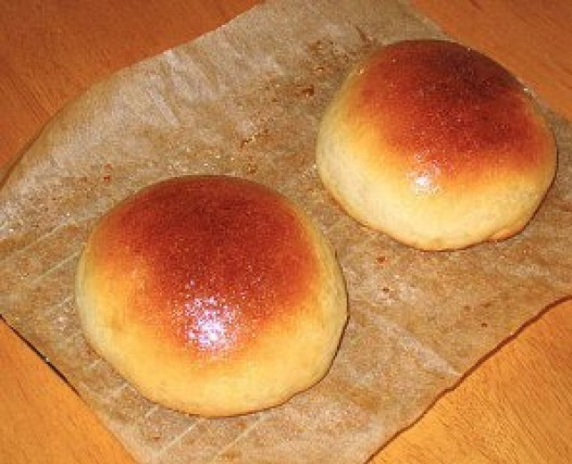 Pão de batata recheado com requeijão