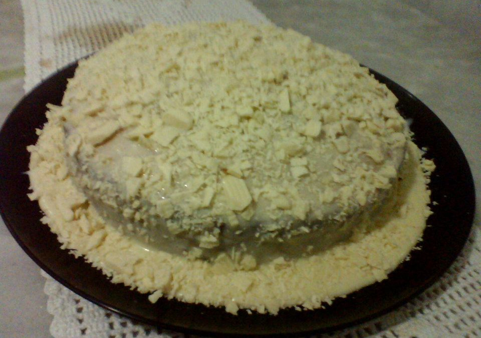 Bolo gelado de chocolate branco