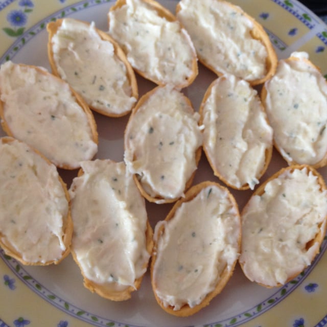 Salada de maionese pastosa para comer na barquinha