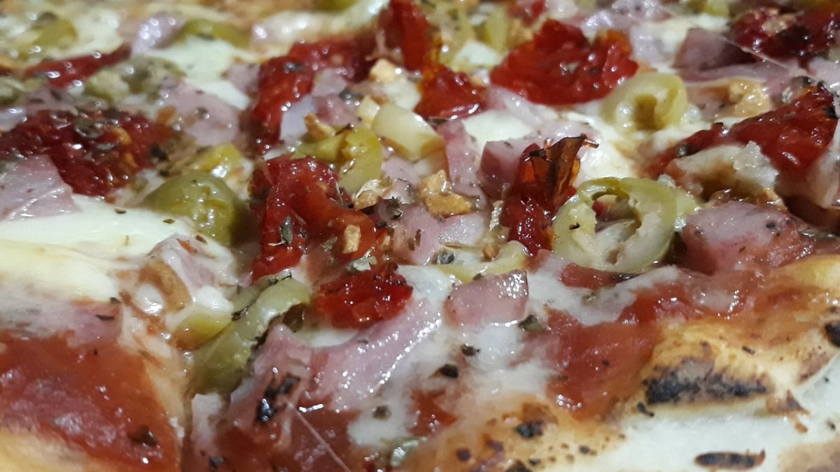 Massa de pizza com borda recheada