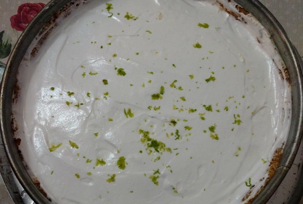 Torta de limão com recheio de chocolate