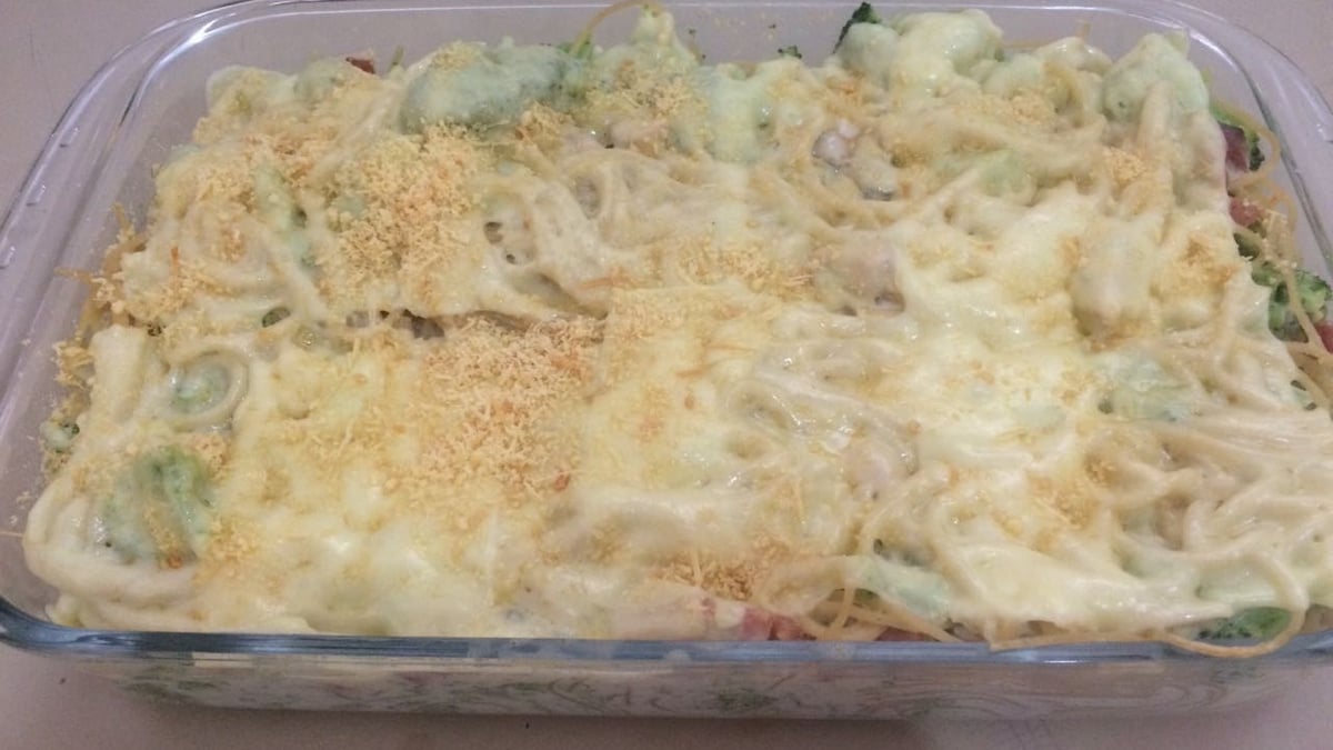 Macarrão de brócolis e Bacon com Molho Branco