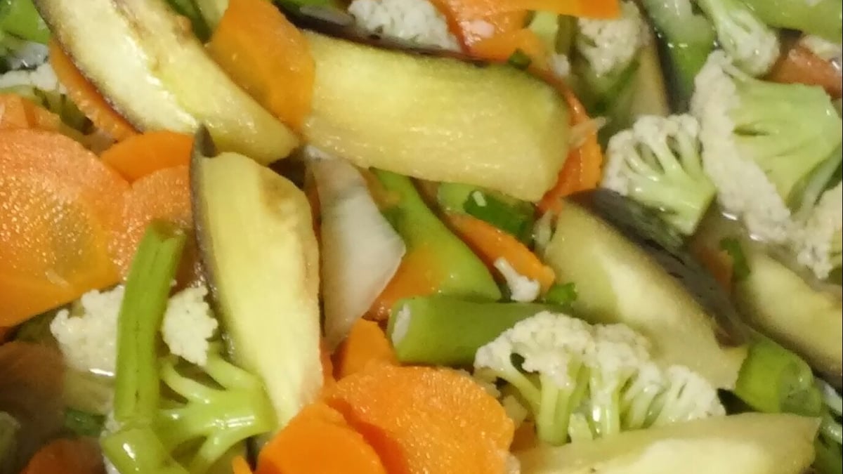 Legumes ao alho e óleo