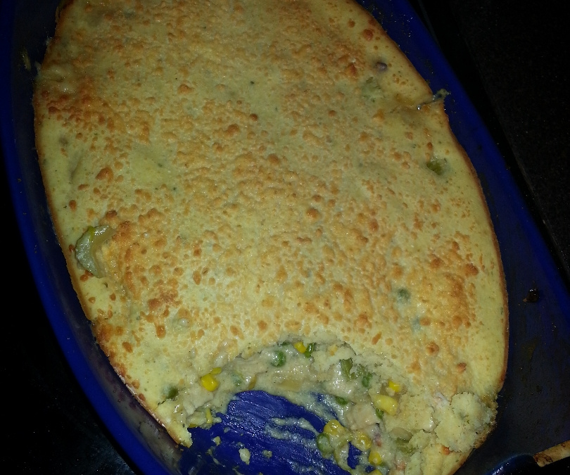 Torta cremosa de frango com legumes