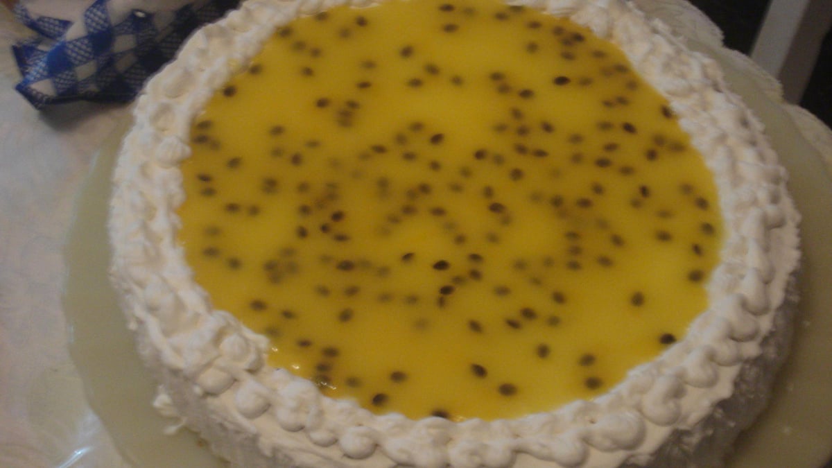 Bolo trufado de maracujá