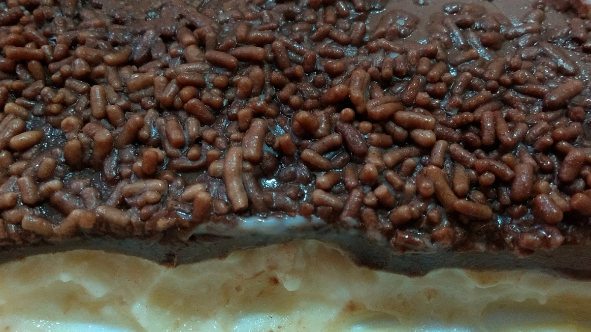 Bombom de leite em pó na travessa