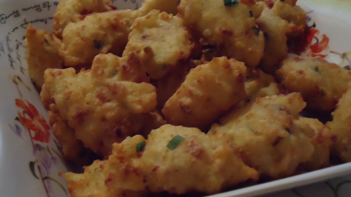 Bolinho de arroz com calabresa