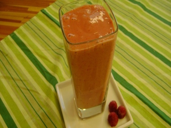 Vitamina de Manga, Framboesa e Whey Protein com Ades
