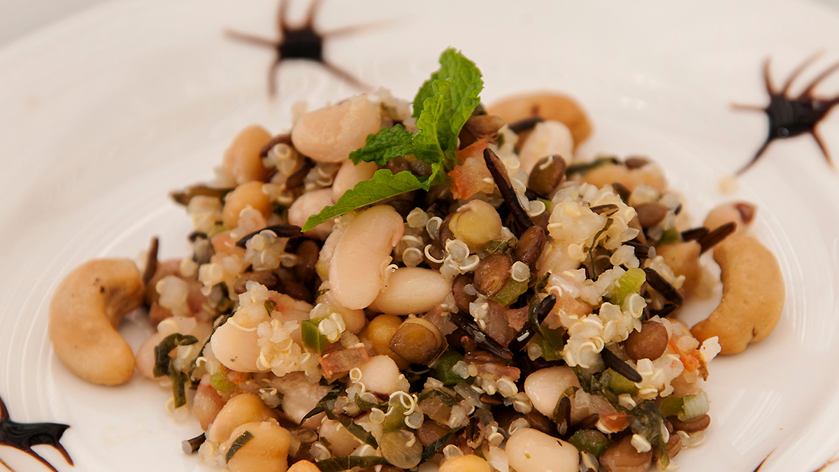 Salada de grãos com castanha-de-caju e hortelã (Hotel Vila Naiá)
