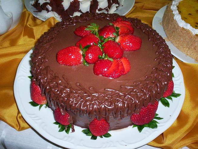 Bolo de morango e chocolate