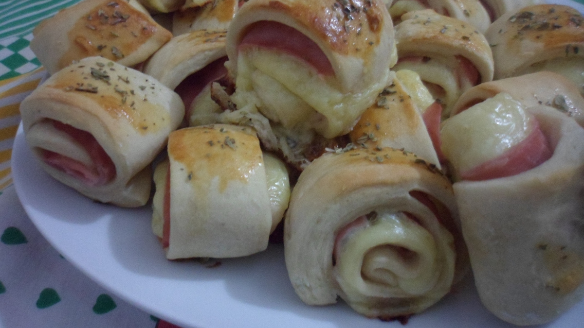 Pãezinhos de presunto e queijo
