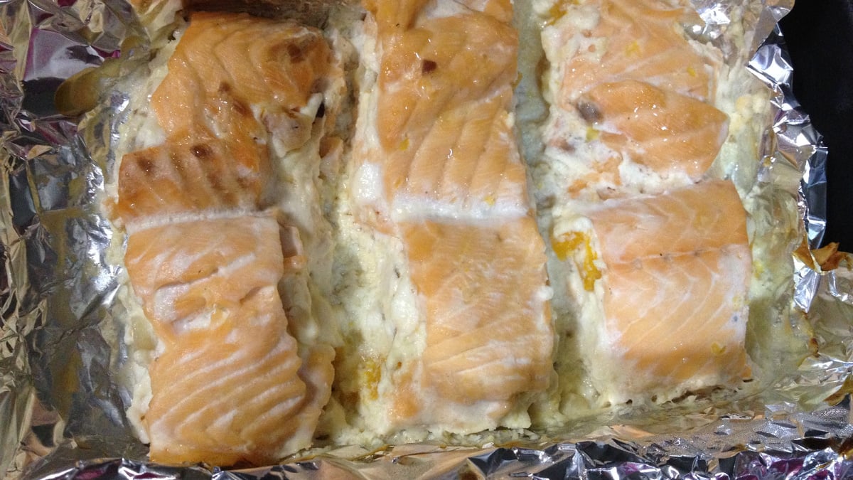 Salmão com damasco e castanhas