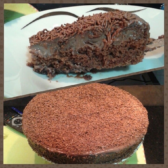Bolo de chocolate recheado de forno