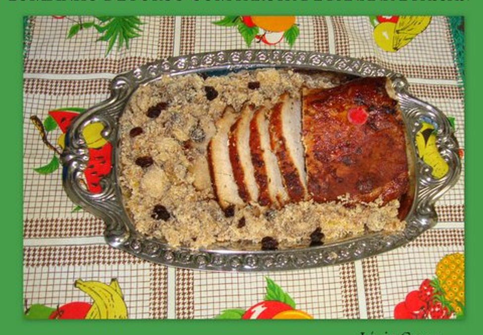 Lombinho de porco com farofa de bananas passas