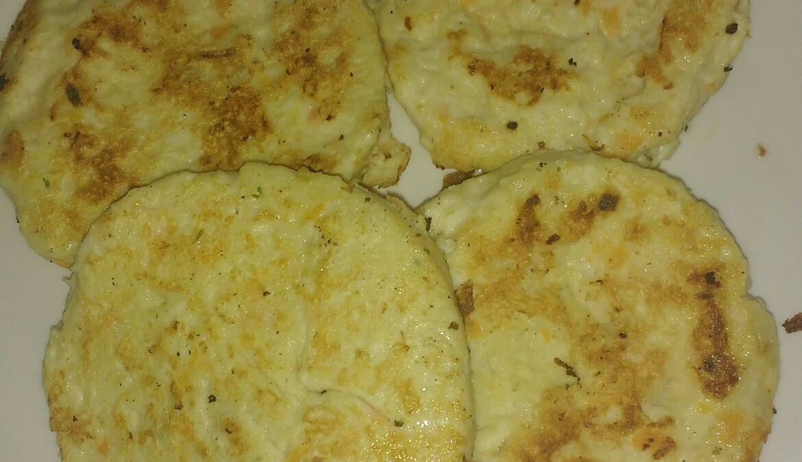 Hambúrguer de frango com cenoura para congelar