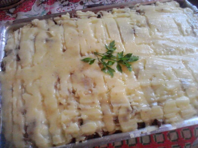 Arroz de forno com purê e carne moída