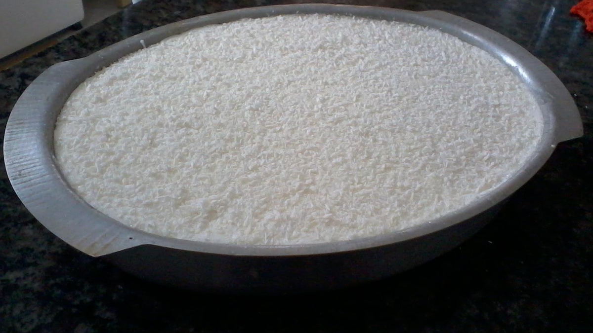 Bolo de coco molhadinho