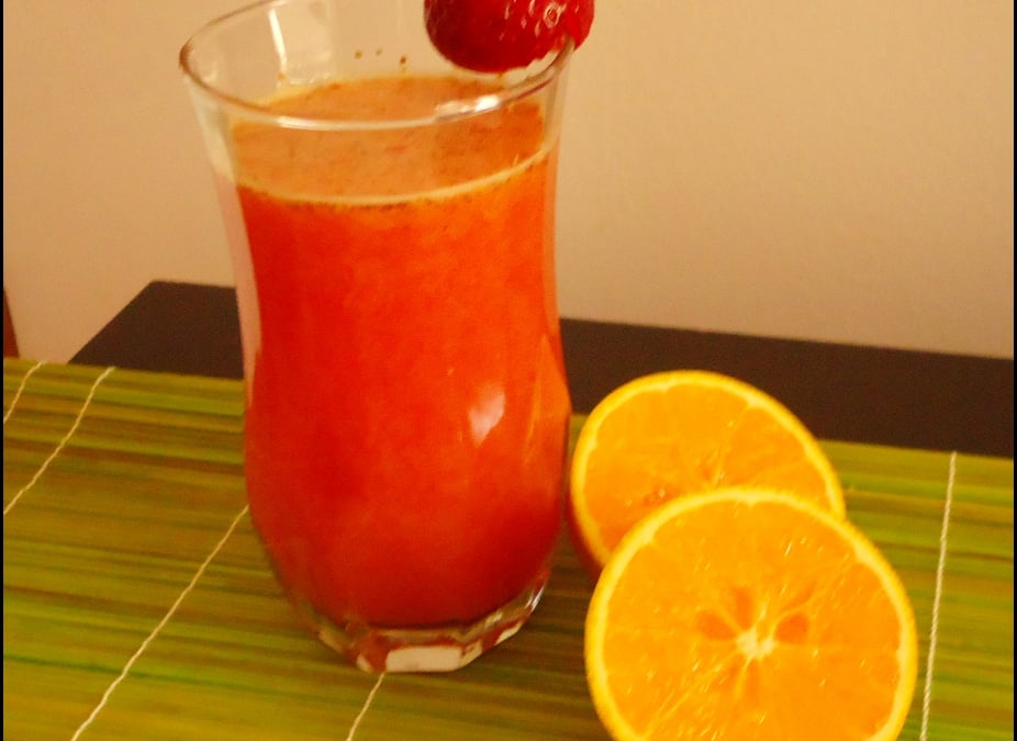 Suco de laranja com morango