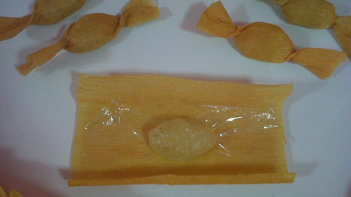 Bala de bagaço de abacaxi