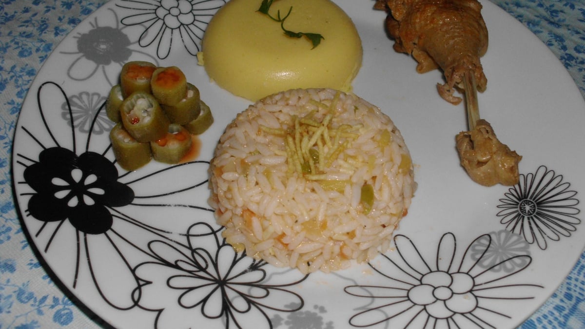 Galinha caipira com quiabo