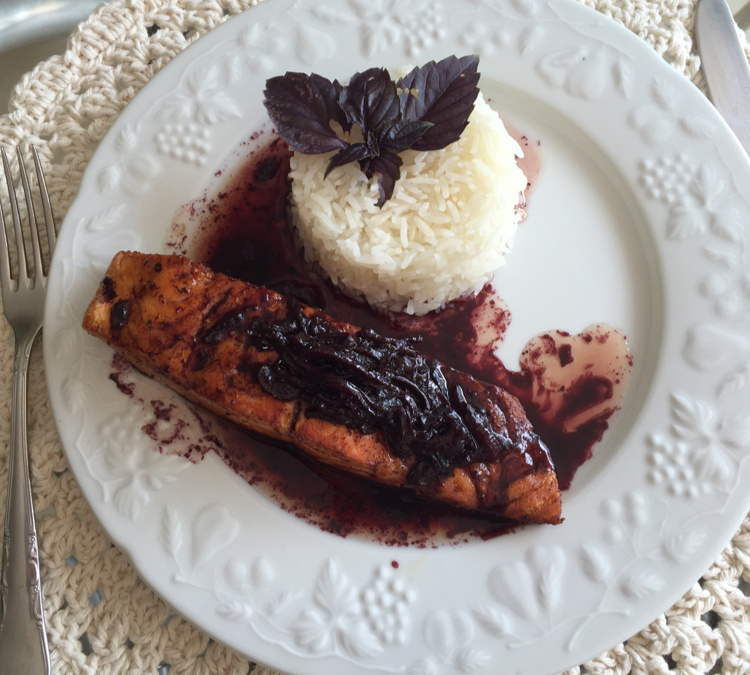 Salmão grelhado ao vinho tinto