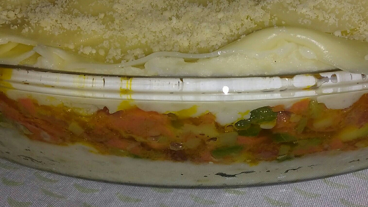 Escondidinho de legumes com molho branco
