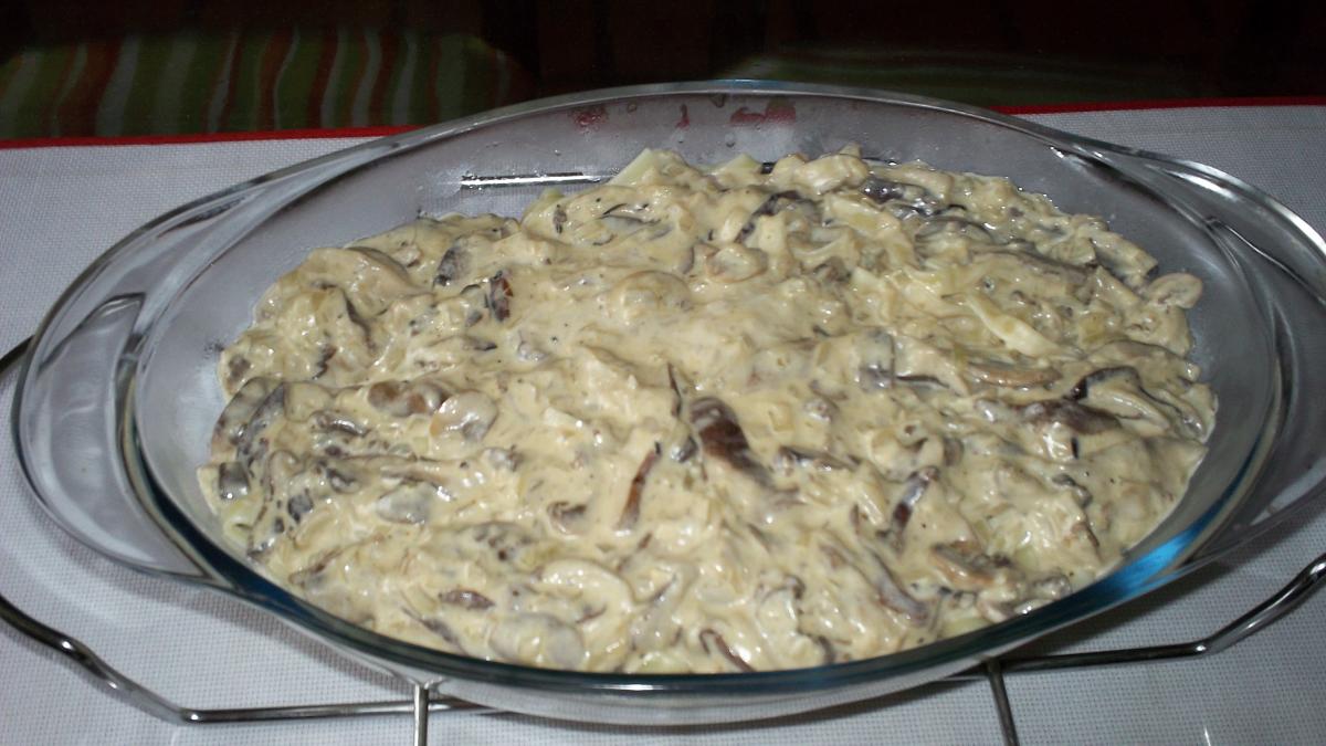 Penne ao molho cremoso de fígado e cogumelos com chips de jiló - Espaço  Gourmet