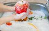 Polêmica: pode lavar fruta com sabão? Veja explica a maneira correta de higienizá-las segundo especialistas