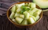 Por que você deve comer melão no verão? Lista de benefícios impressiona e vai te convencer a incluir a fruta na alimentação