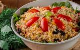 Arroz natalino é o acompanhamento da ceia para os atrasados de plantão, feito com ingredientes que todo mundo tem em casa