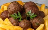 O melhor bolinho de carne moída que eu já comi na vida é receita da minha vizinha, o cheiro vai longe quando ela faz!