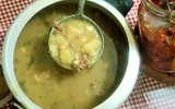 Sopa na panela de pressão: junte tudo, feche a tampa e você não vai mais querer fazer de outro jeito!