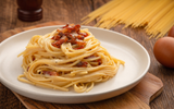 Fácil, rápido e clássico: macarrão à carbonara padrão MasterChef Brasil com essas dicas profissionais