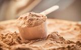 Whey protein engorda? Só quem treina pode tomar? Endocrinologista esclarece principais dúvidas