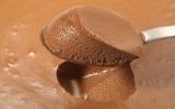 Mousse de chocolate de 2 ingredientes é a sobremesa MUITO barata e gostosa para Páscoa