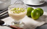Nem ovos, nem manteiga: creme de limão fácil fica pronto em 10 minutos e é um delicioso recheio para bolos e sobremesas