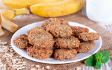 O melhor e mais simples lanche da tarde rápido para um domingo preguiçoso: biscoito de banana com aveia